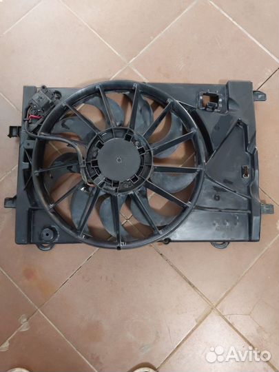 Диффузор вентилятора охлаждения на Опель мока