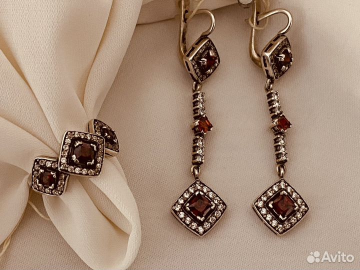 Серебряные серьги и кольцо