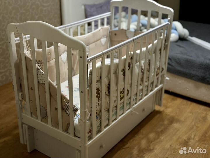 Детская кровать с бортиком и матрасом