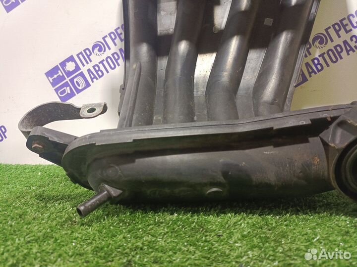 Впускной коллектор Nissan Tiida хэтчбек HR15DE