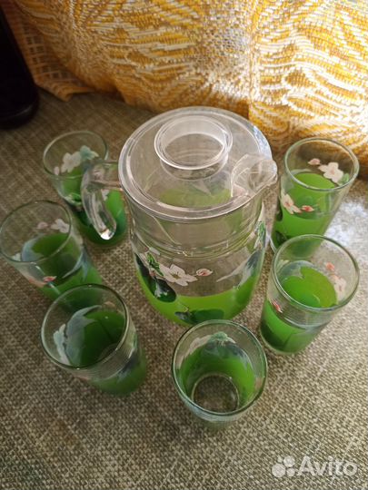 Кувшин со стаканами