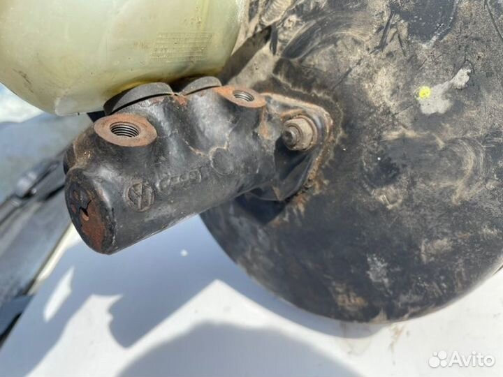 Главный тормозной цилиндр Audi 80 B3 RP 1.8 1988