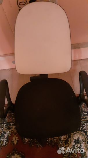 Офисное кресло в разборе