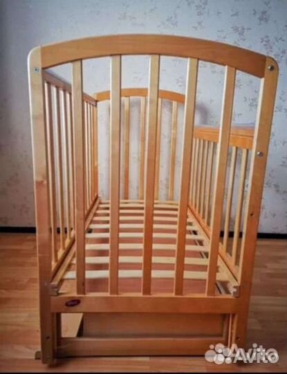 Детская кроватка с поперечным маятником
