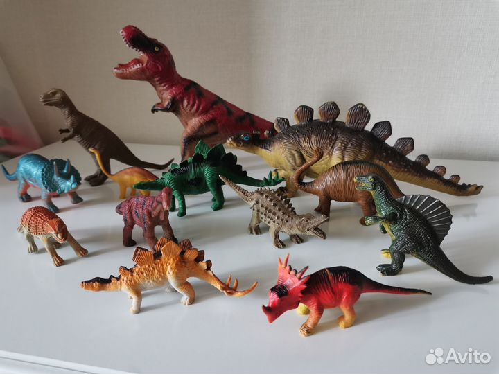 Фигурки динозавров