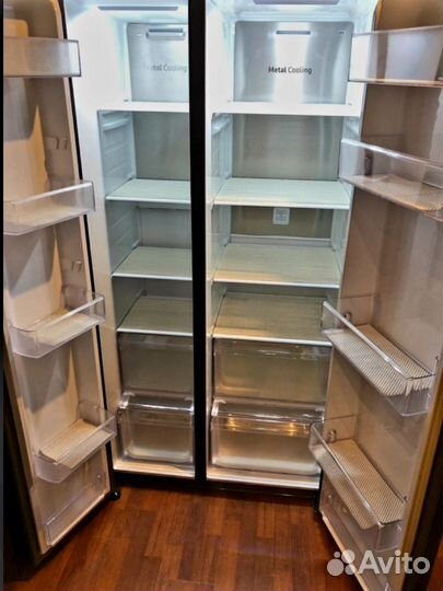 Холодильник Samsung Side by Side