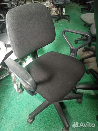 Кресла офисные в ассортименте