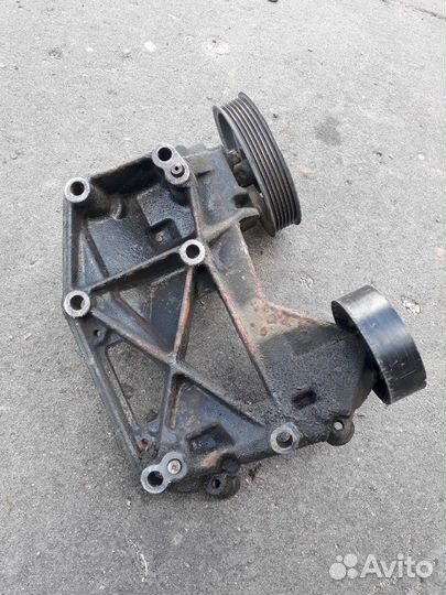 Кронштейн генератора peugeot 407