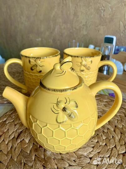 Чайный сервиз с пчелками