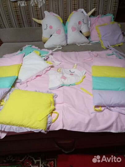 Комплект подушек в кроватку