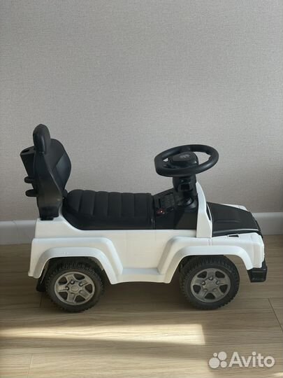 Машинка каталка толокар с ручкой