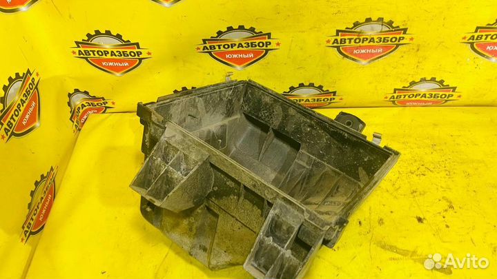 Корпус воздушного фильтра Volkswagen Passat B5