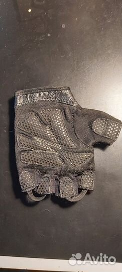 Спортивные перчатки