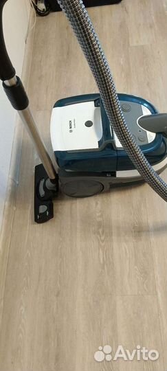 Моющий пылесос Bosch Serie 4 BWD41720