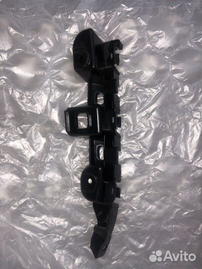 Направляющая переднего бампера правая vw passat