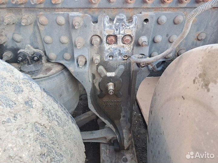 Кронштейн реактивной тяги правый Volvo FH