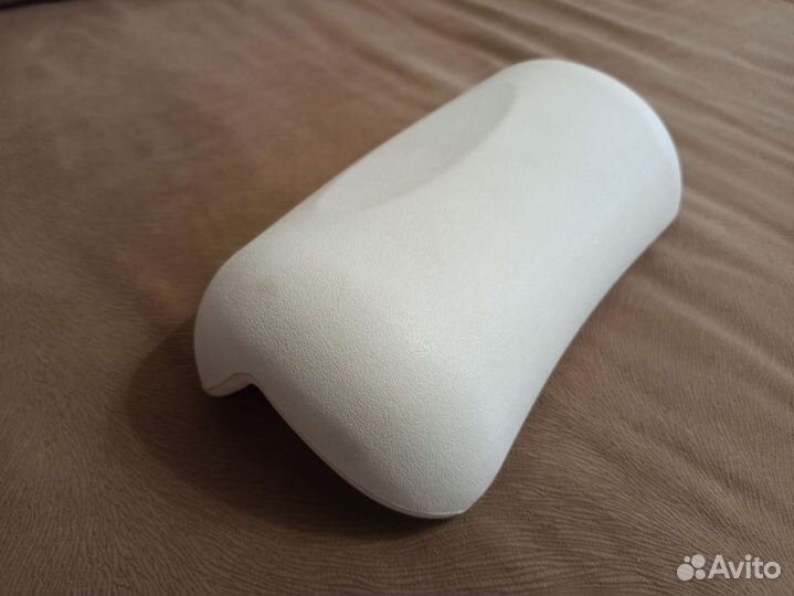 Подголовник в ванную на присосках