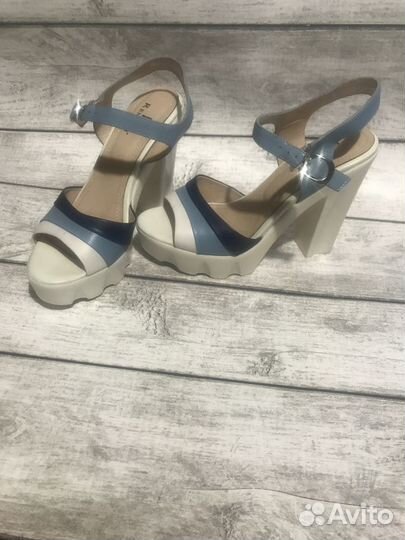 Босоножки женские 39 размер новые