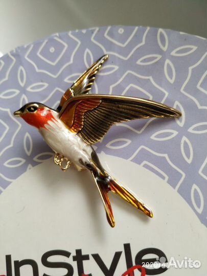 Брошь птица, муха, ёлка