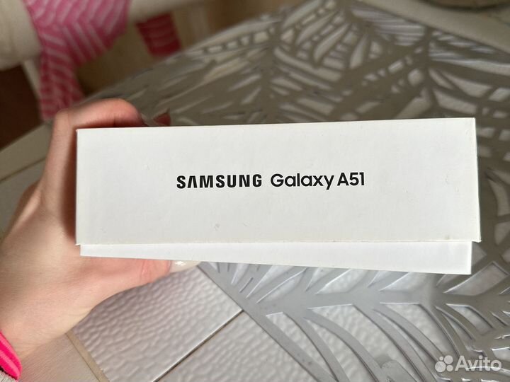 Пустая коробка от телефона