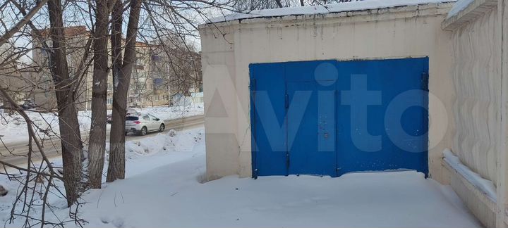 Гараж, > 30 м²