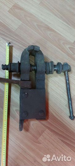 Антикварные тиски стуловые кузнечные