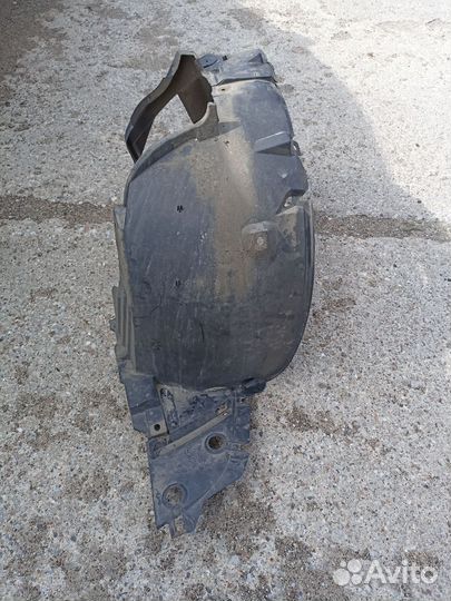 Nissan Note e11 передний левый подкрылок