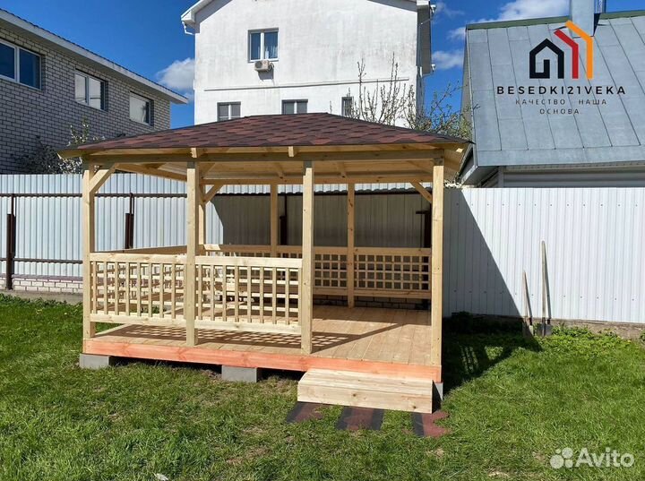Беседка деревянная на сваях