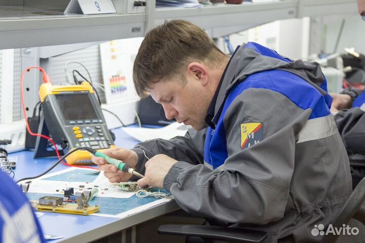 Слесарь кипиа на оборонный завод