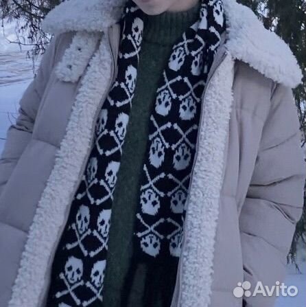 Шарф с черепами