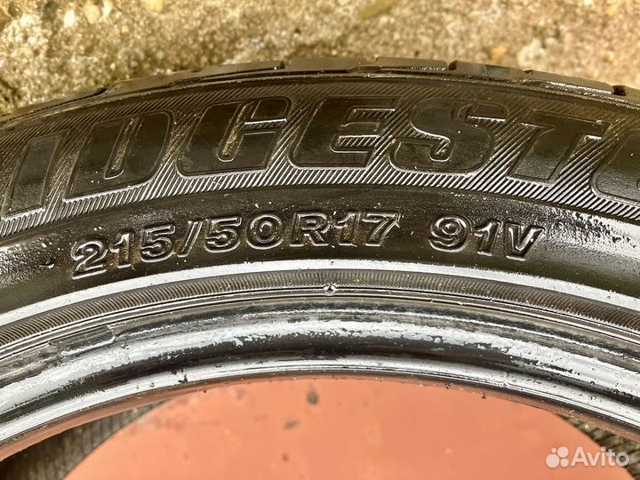 Bridgestone TS-02 215/50 R17 91