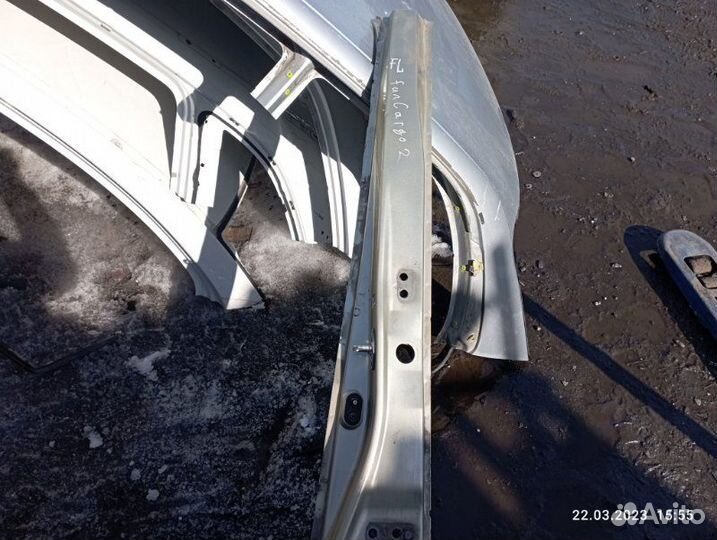 Центральная стойка кузова левая Toyota Funcargo