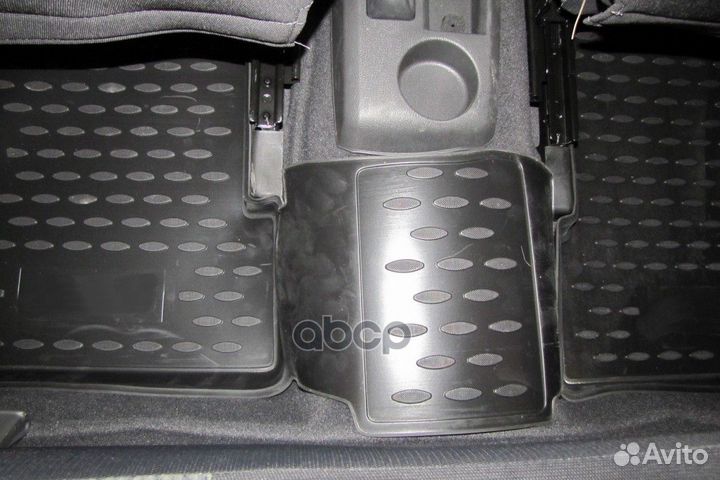 Комплект резиновых автомобильных ковриков в сал