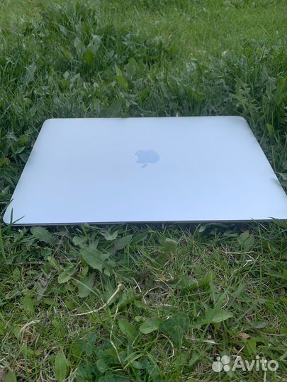 Apple MacBook Air 13 2020 Retina/i5/8Gb/256Gb SSD