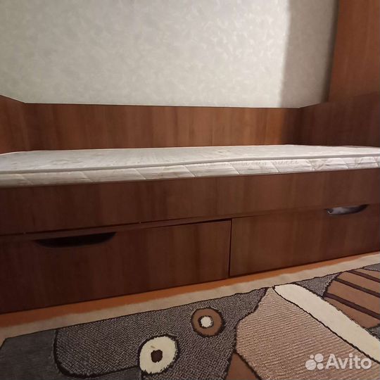 Кровать с матрасом
