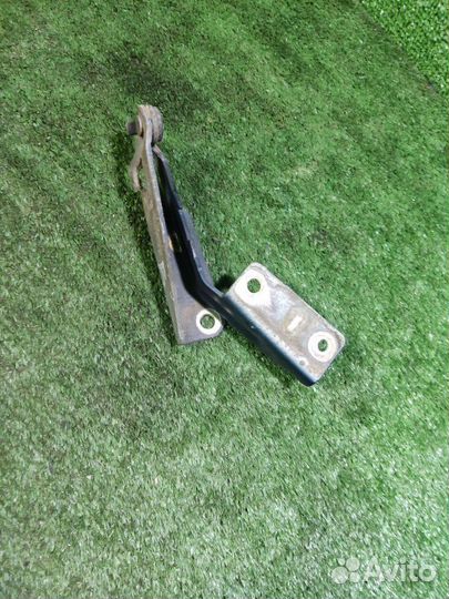 Петля капота правая Ford Focus 1