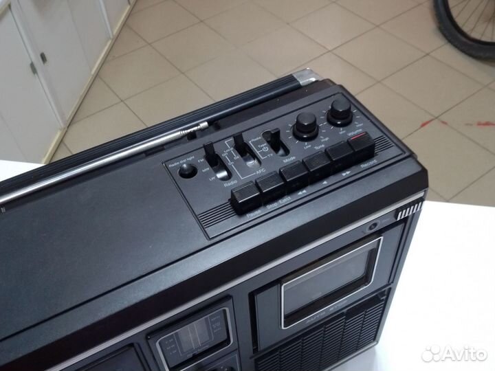 Телемагнитола sharp 10P-18G.Усилитель Sony TA F36