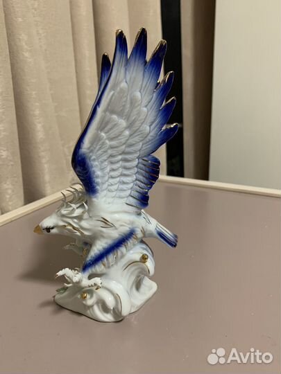 Фарфоровая статуэтка Орел