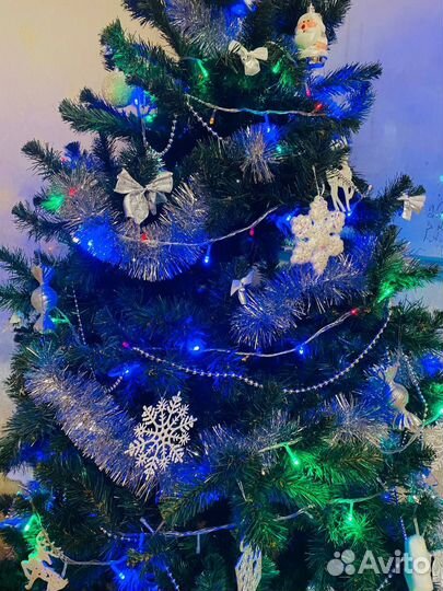 Елка новогодняя с игрушками