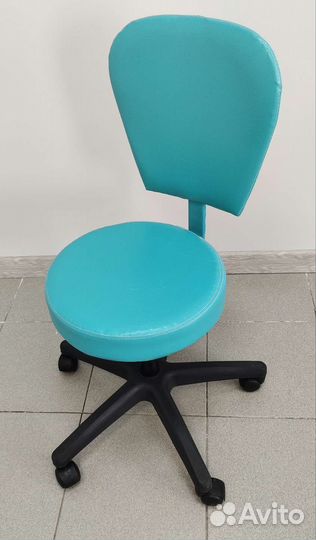 Стул на колёсиках
