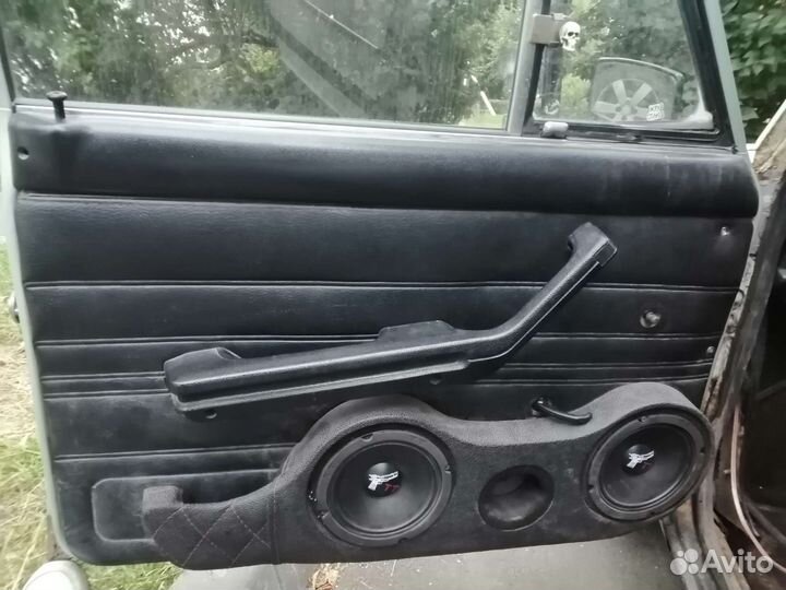 Сабвуфер и колонки с усилком и магнитолой