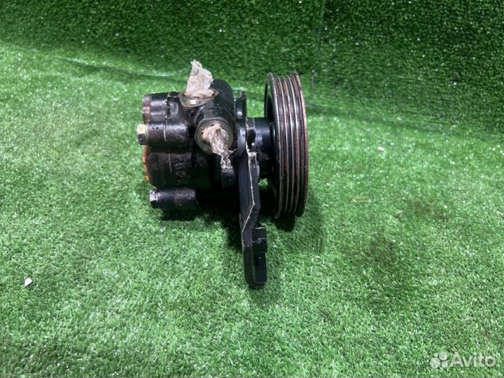 Насос гидроусилителя руля Nissan Avenir 2000