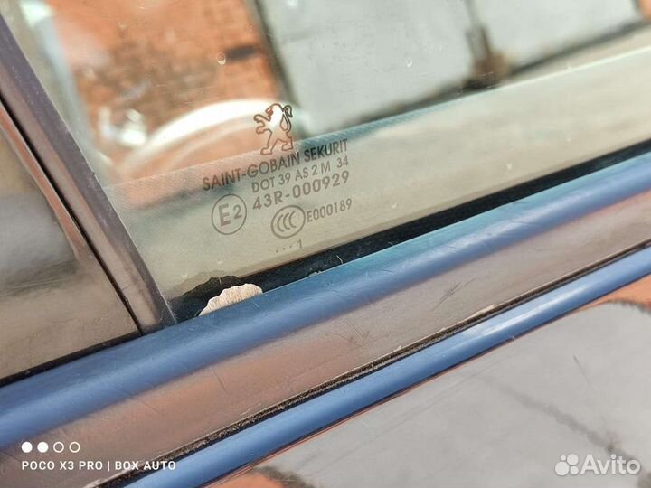 Стекло переднее правое Пежо 308