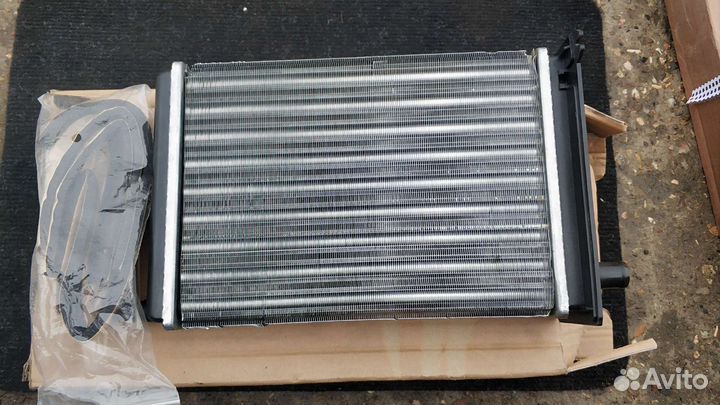 Радиатор печки Peugeot 406 99