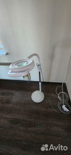 Лампа-лупа косметологическая