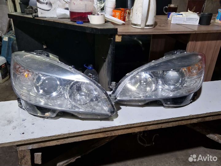 Передняя правая фара мерседес w204