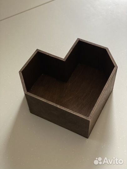 Деревянная коробка в форме сердца