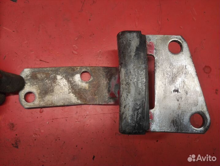 Петля двери багажника Patrol Safari Y60 1987-1997г