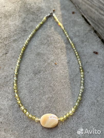 Колье чокер из цирконов и перламутра