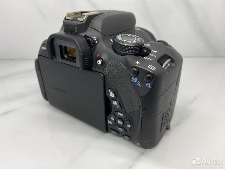 Зеркальный фотоаппарат Canon 700D + 18-55mm STM